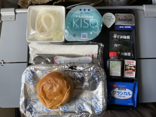 行きの機内食