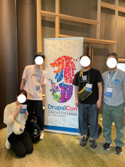 ロゴと記念撮影